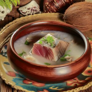 Nationalgericht Marshallinseln: Poached Tuna in Coconut Broth (Rezept)