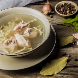 Nationalgericht Moldawien: Supă de găină cu tăiței (Rezept)