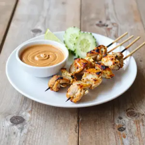 Nationalgericht Australien: Chicken Satay Skewers (Rezept)