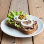 Nationalgericht Dänemark: Dyrlægens natmad (Rezept) Nationalgericht Dänemark: Dyrlægens natmad (Rezept)