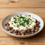 Nationalgericht Estland: Tatar hapukoorega (Rezept)