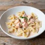 Nationalgericht Italien: Farfalle al Salmone (Rezept) Nationalgericht Italien: Farfalle al Salmone (Rezept)
