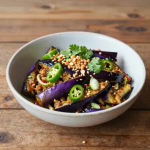 Nationalgericht Myanmar: Spicy Eggplant Salad (Rezept)