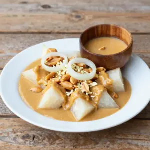 Nationalgericht Simbabwe: Boiled Cassava with Peanut Sauce (Rezept)