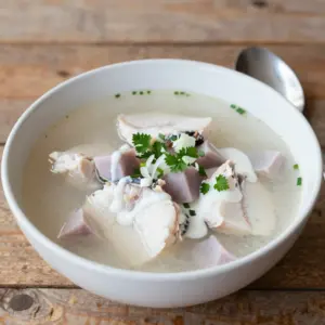 Nationalgericht Tuvalu: Fischsuppe mit Taro (Rezept)